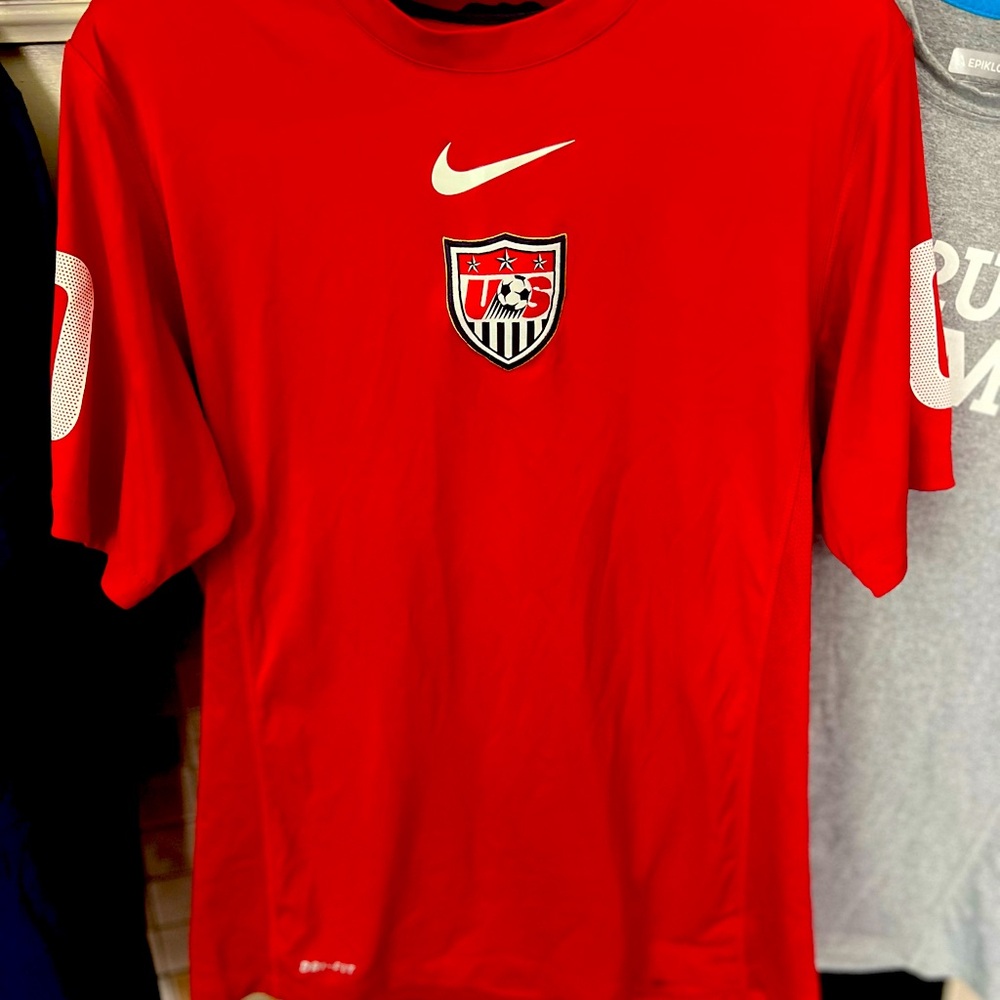 Nike dri-fit USA football (soccer)  training jersey . Red. Sleeve number 10.